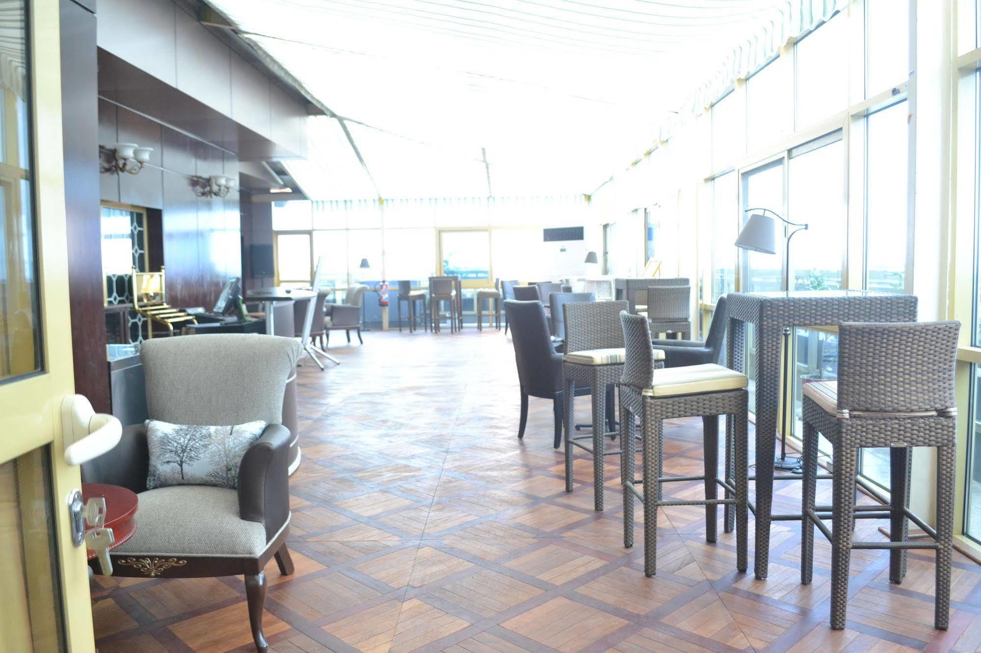 Noubou International Hotel Douala Exteriér fotografie